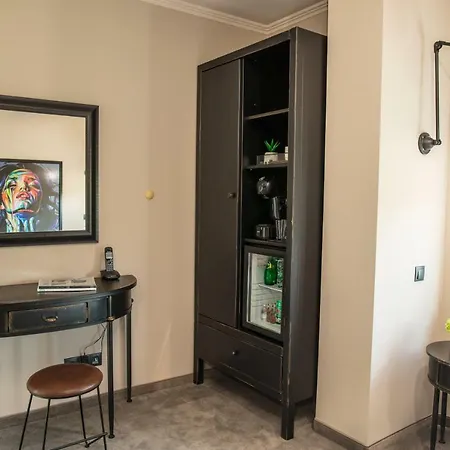 Reverence Boutique 3*