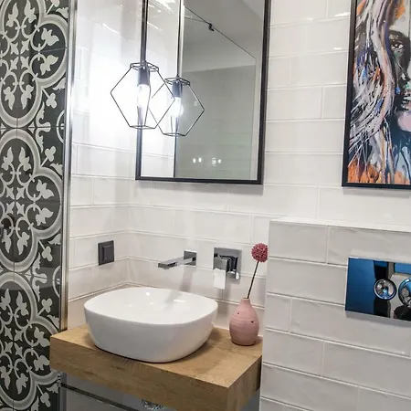 Reverence Boutique 3*