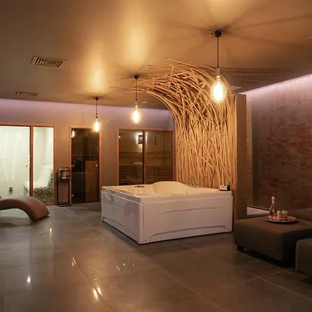 Reverence Boutique 3*